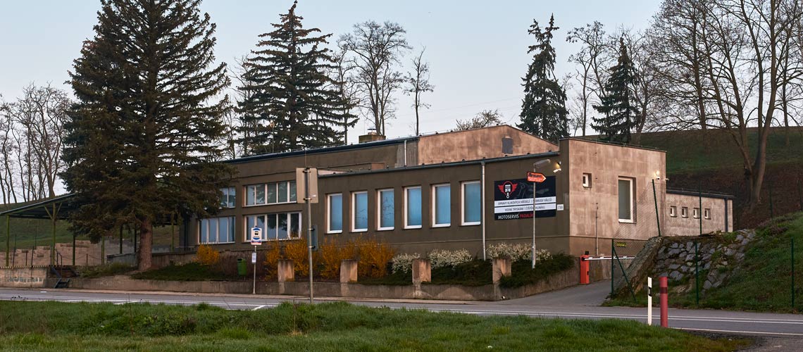 Budova firmy Padalík Motors Hovorany